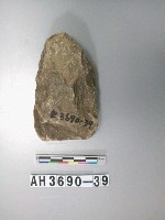 藏品(小型直刃打製石斧)的圖片